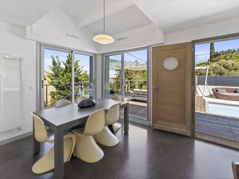 Villa for Sale in Marseille, Marseille & Cote Bleu 11