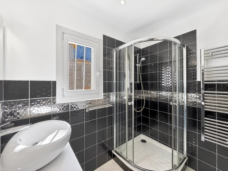 Villa for Sale in Marseille, Marseille & Cote Bleu 15