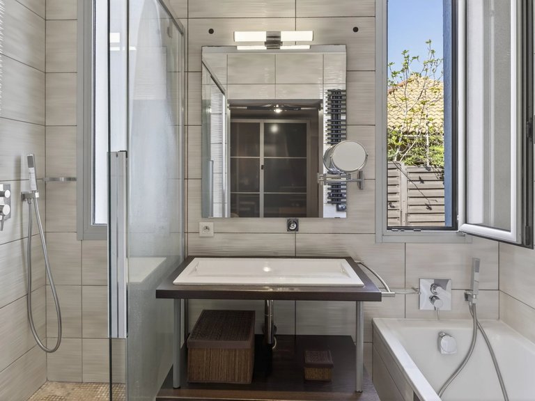 Villa for Sale in Marseille, Marseille & Cote Bleu 19