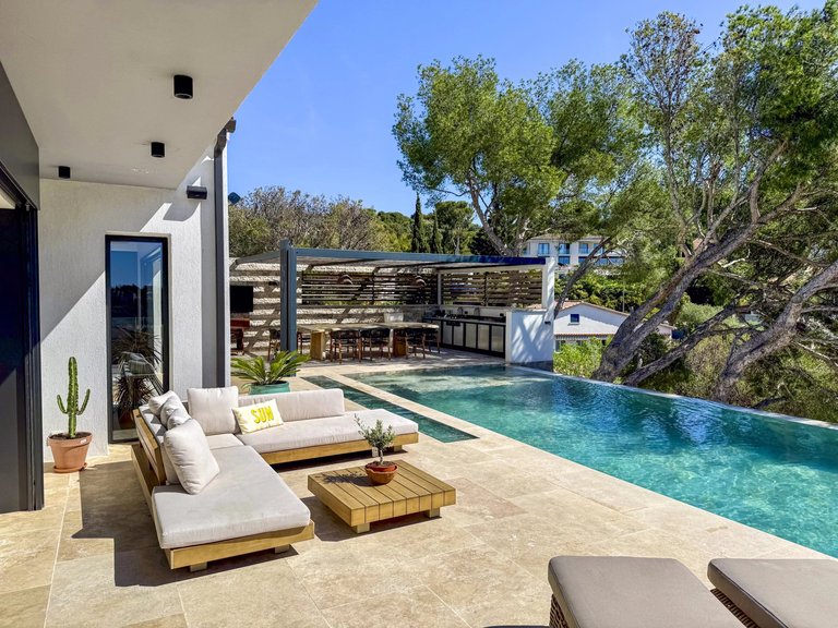 Villa for Sale in Cassis, Provence Coast (cassis To Cavalaire) 12