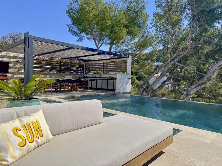 Villa for Sale in Cassis, Provence Coast (cassis To Cavalaire) 3