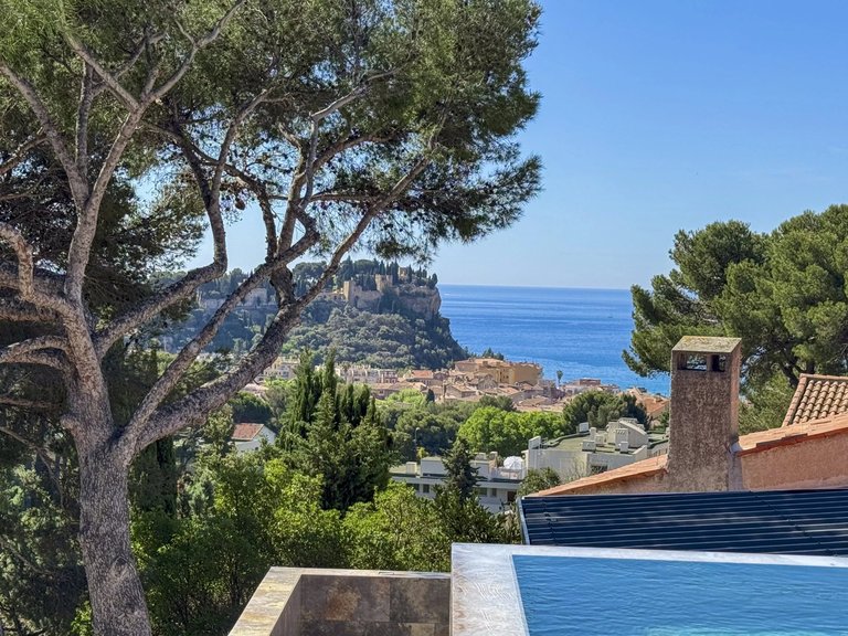 Villa for Sale in Cassis, Provence Coast (cassis To Cavalaire) 9