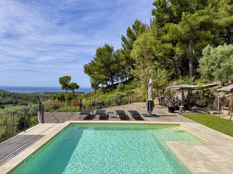 Villa for Sale in St Cyr Sur Mer, Provence Coast (cassis To Cavalaire) 2