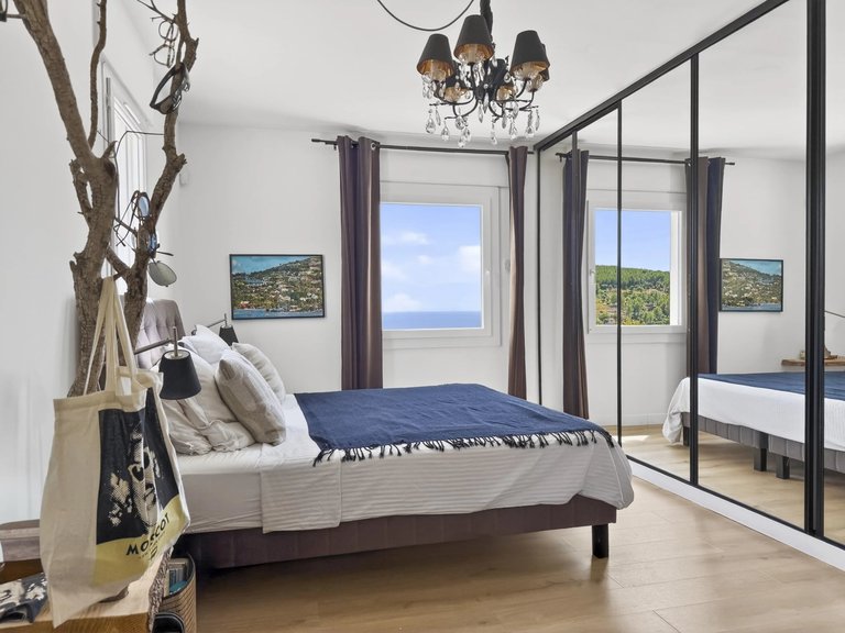 Villa for Sale in St Cyr Sur Mer, Provence Coast (cassis To Cavalaire) 6