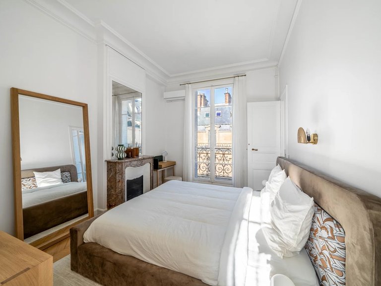 Apartment for Sale in Neuilly Sur Seine, Paris Suburbs 17