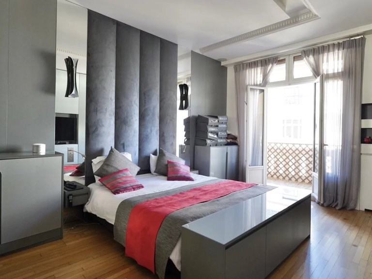 Apartment for Sale in 16th (trocadéro - Etoile - Passy), Golden Triangle - Trocadéro (8th - 16th) 4