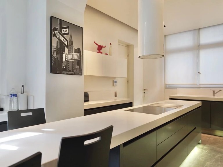 Apartment for Sale in 16th (trocadéro - Etoile - Passy), Golden Triangle - Trocadéro (8th - 16th) 5