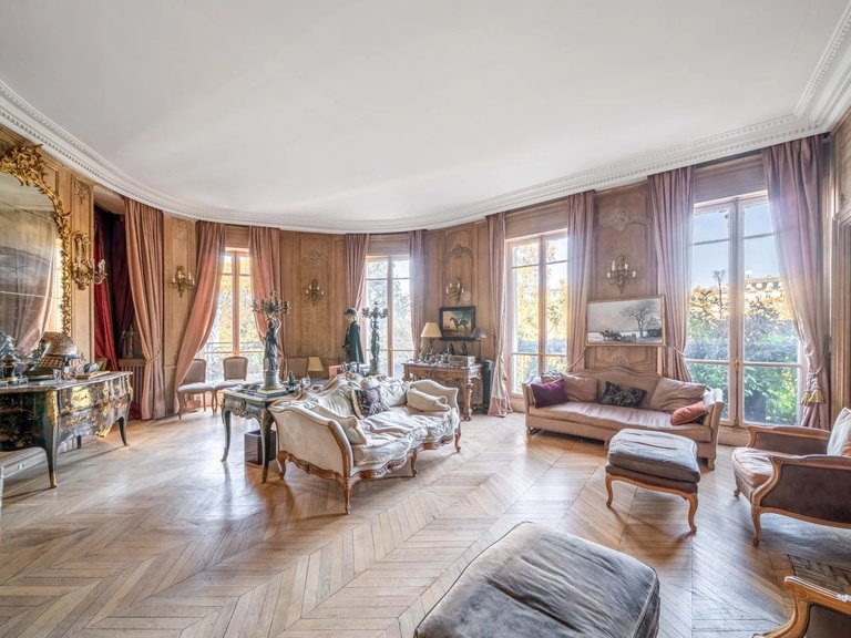 Apartment for Sale in 16th (trocadéro - Etoile - Passy), Golden Triangle - Trocadéro (8th - 16th) 2