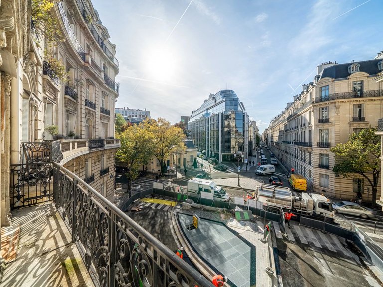 Apartment for Sale in 16th (trocadéro - Etoile - Passy), Golden Triangle - Trocadéro (8th - 16th) 4