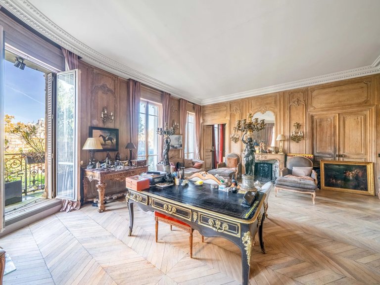 Apartment for Sale in 16th (trocadéro - Etoile - Passy), Golden Triangle - Trocadéro (8th - 16th) 5