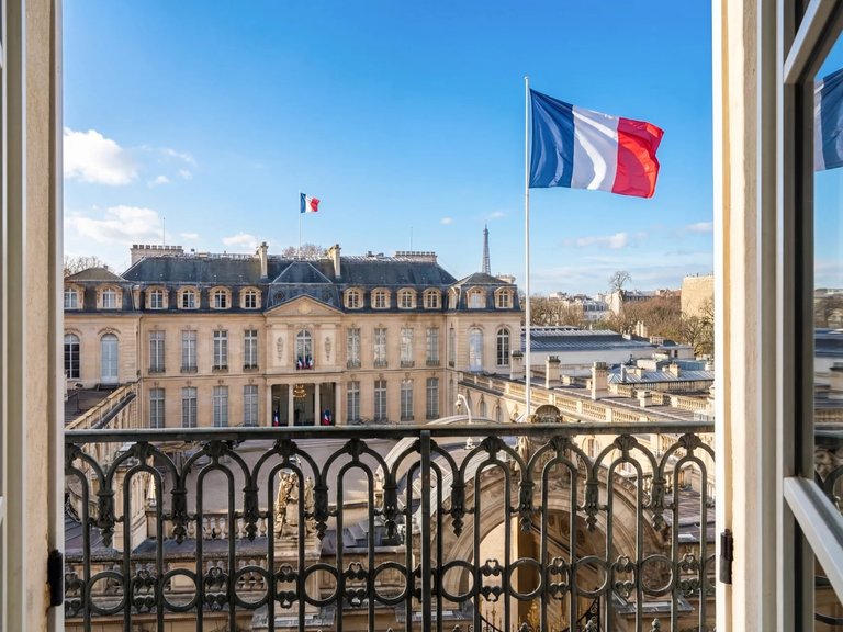 Apartment for Sale in 8th (golden Triangle - Parc Monceau), Golden Triangle - Trocadéro (8th - 16th) 1