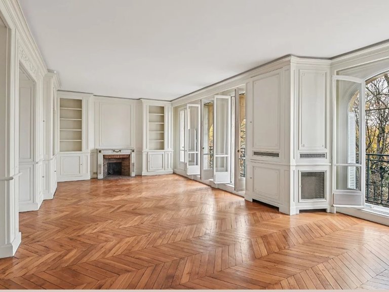 Apartment for Sale in 7th (invalides, Eiffel Tower, Orsay), Paris Left Bank (5th,6th & 7th ) 1