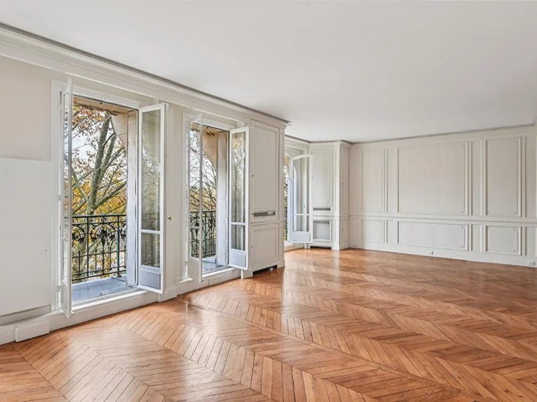 Apartment for Sale in 7th (invalides, Eiffel Tower, Orsay), Paris Left Bank (5th,6th & 7th ) 2