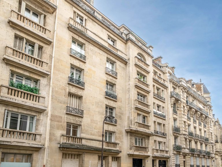 Apartment for Sale in 16th (trocadéro - Etoile - Passy), Golden Triangle - Trocadéro (8th - 16th) 1