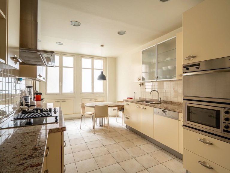 Apartment for Sale in 16th (trocadéro - Etoile - Passy), Golden Triangle - Trocadéro (8th - 16th) 16