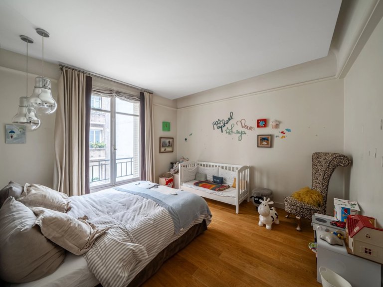 Apartment for Sale in 16th (trocadéro - Etoile - Passy), Golden Triangle - Trocadéro (8th - 16th) 9