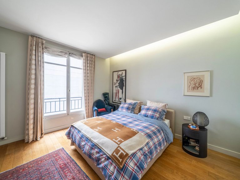 Apartment for Sale in 16th (trocadéro - Etoile - Passy), Golden Triangle - Trocadéro (8th - 16th) 10