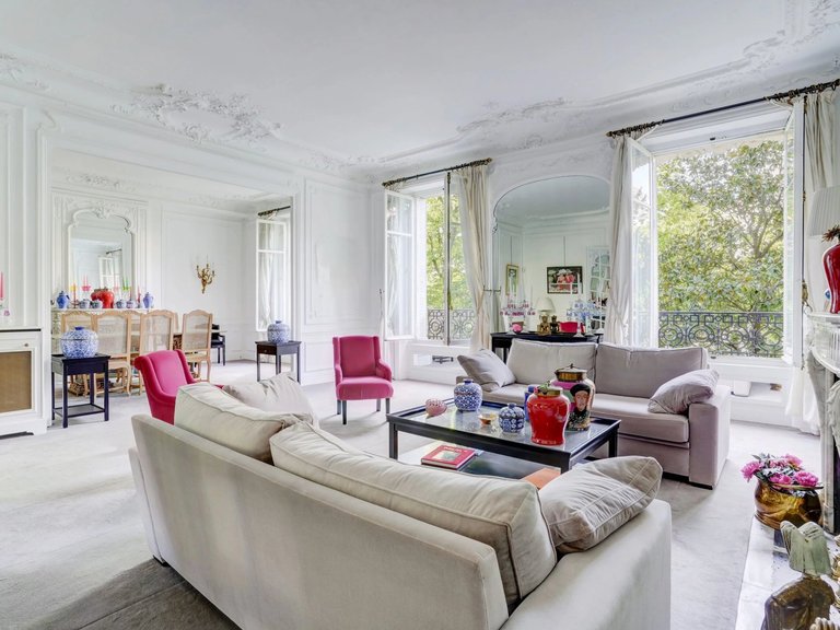 Apartment for Sale in 16th (trocadéro - Etoile - Passy), Golden Triangle - Trocadéro (8th - 16th) 1