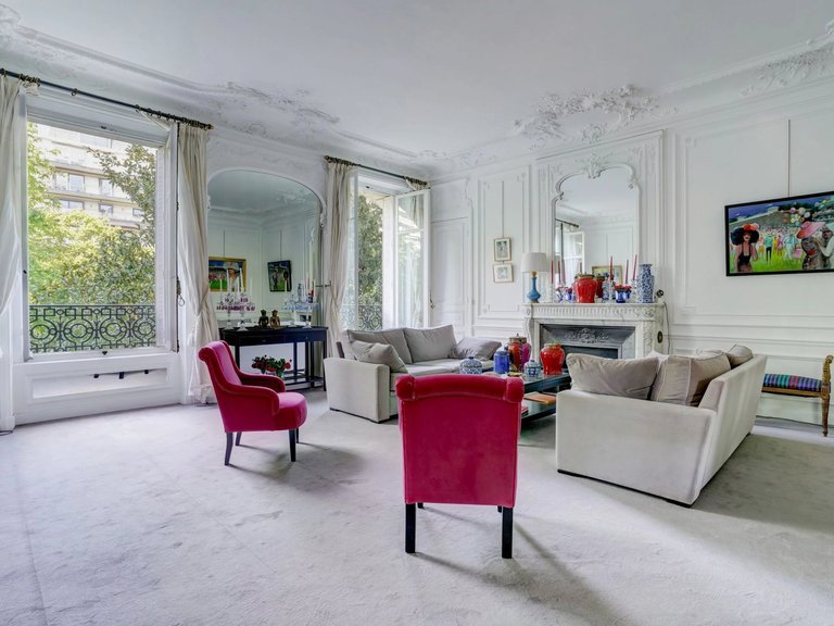 Apartment for Sale in 16th (trocadéro - Etoile - Passy), Golden Triangle - Trocadéro (8th - 16th) 2
