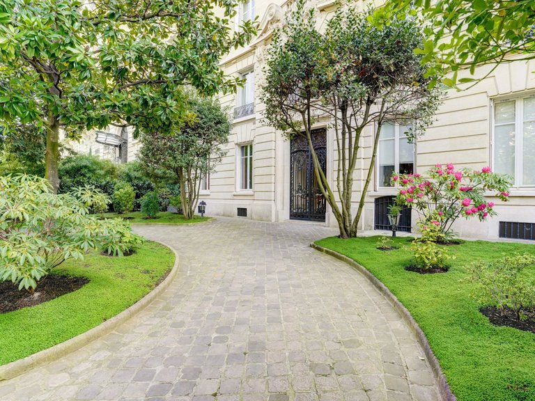 Apartment for Sale in 16th (trocadéro - Etoile - Passy), Golden Triangle - Trocadéro (8th - 16th) 8