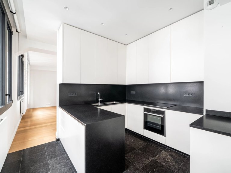 Apartment for Sale in 7th (invalides, Eiffel Tower, Orsay), Paris Left Bank (5th,6th & 7th ) 3