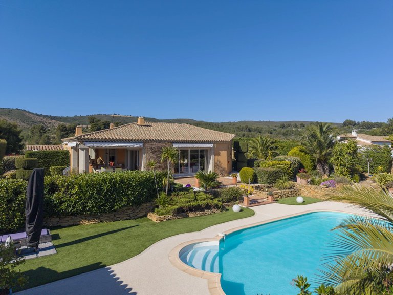 Villa for Sale in La Cadiere D Azur, Provence Coast (cassis To Cavalaire) 1