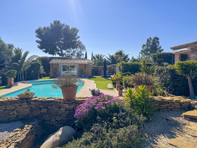 Villa for Sale in La Cadiere D Azur, Provence Coast (cassis To Cavalaire) 2