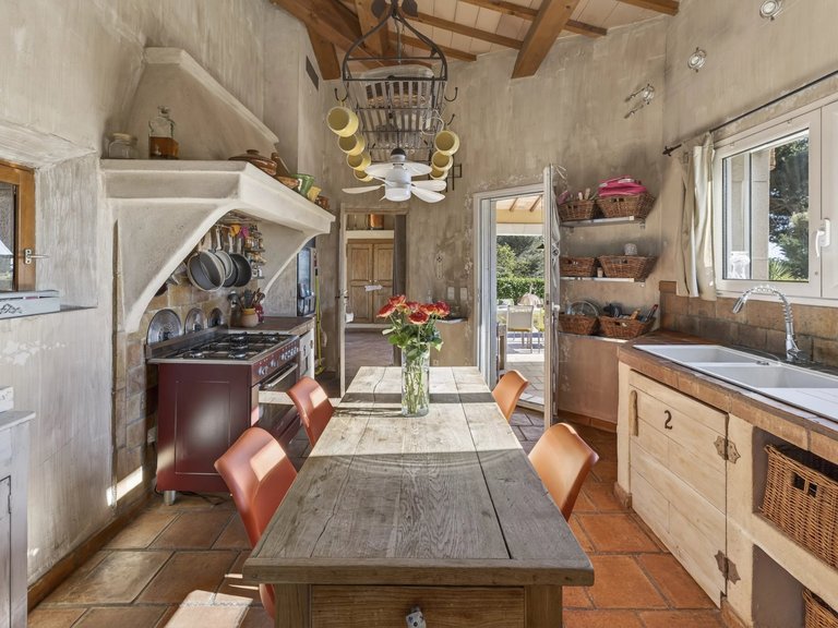 Villa for Sale in La Cadiere D Azur, Provence Coast (cassis To Cavalaire) 5