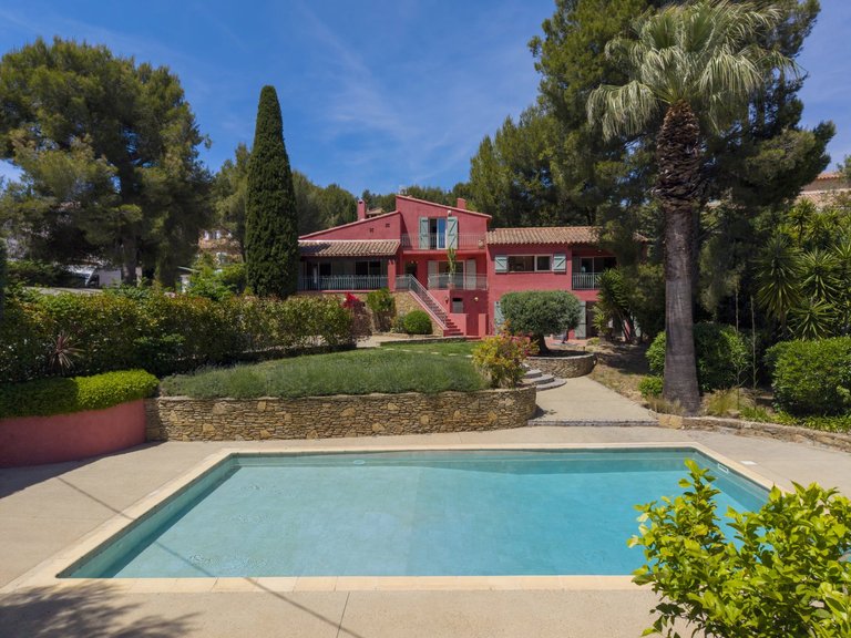 Villa for Sale in La Cadiere D Azur, Provence Coast (cassis To Cavalaire) 1