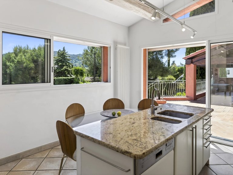 Villa for Sale in La Cadiere D Azur, Provence Coast (cassis To Cavalaire) 13