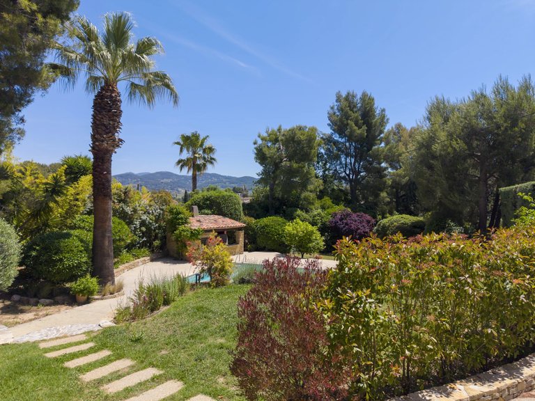 Villa for Sale in La Cadiere D Azur, Provence Coast (cassis To Cavalaire) 6