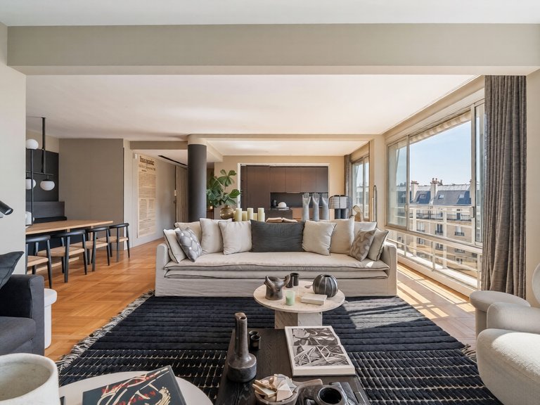 Apartment for Sale in 16th (trocadéro - Etoile - Passy), Golden Triangle - Trocadéro (8th - 16th) 1