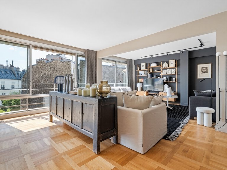 Apartment for Sale in 16th (trocadéro - Etoile - Passy), Golden Triangle - Trocadéro (8th - 16th) 2