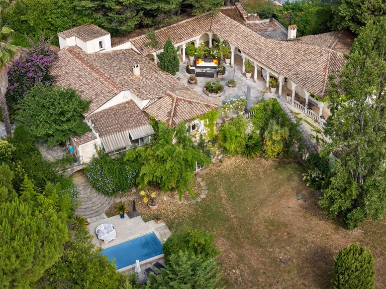 Villa for Sale in Grasse, Mougins, Valbonne, Grasse Area 1
