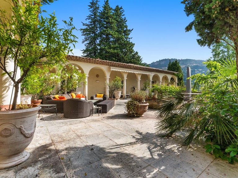 Villa for Sale in Grasse, Mougins, Valbonne, Grasse Area 4