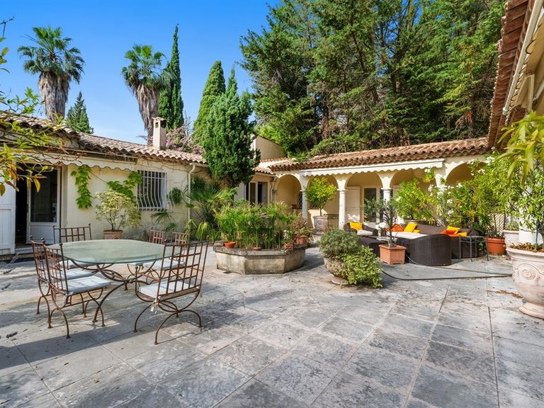 Villa for Sale in Grasse, Mougins, Valbonne, Grasse Area 5