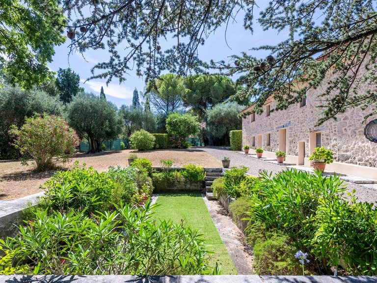 Villa for Sale in Grasse, Mougins, Valbonne, Grasse Area 6
