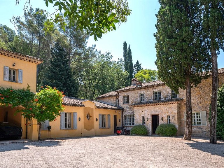 Villa for Sale in Chateauneuf Grasse, Mougins, Valbonne, Grasse Area 2
