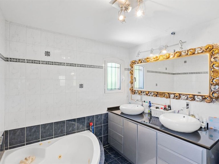 Villa for Sale in Mougins, Mougins, Valbonne, Grasse Area 20