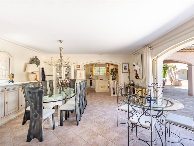 Villa for Sale in Cabris, Mougins, Valbonne, Grasse Area 11