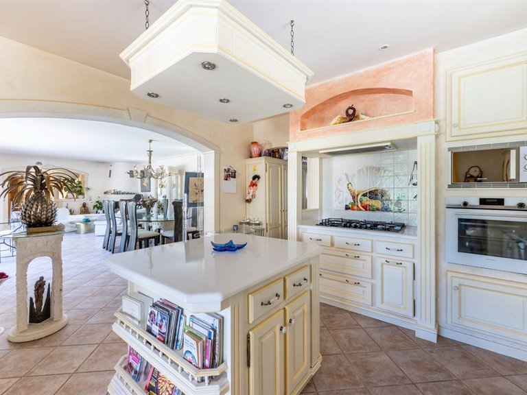 Villa for Sale in Cabris, Mougins, Valbonne, Grasse Area 14