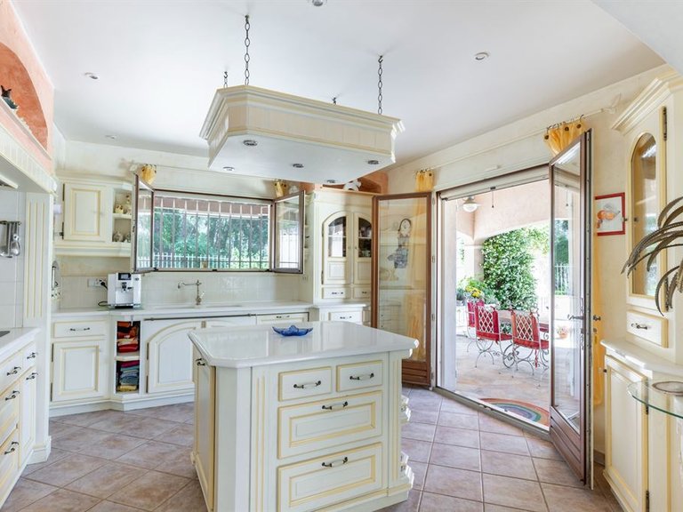 Villa for Sale in Cabris, Mougins, Valbonne, Grasse Area 15