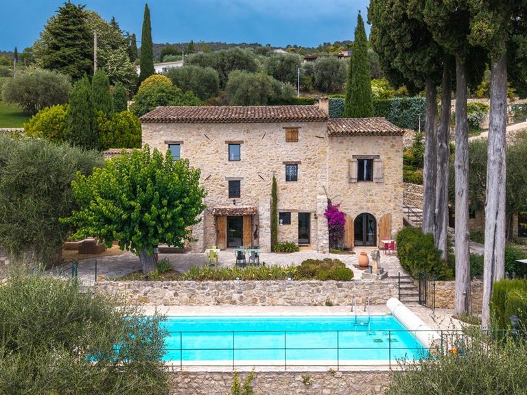 Villa for Sale in Speracedes, Mougins, Valbonne, Grasse Area 1