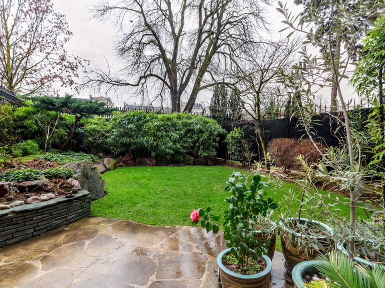 Apartment for Sale in 16th (trocadéro - Etoile - Passy), Golden Triangle - Trocadéro (8th - 16th) 1