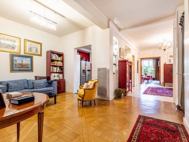 Apartment for Sale in 16th (trocadéro - Etoile - Passy), Golden Triangle - Trocadéro (8th - 16th) 6