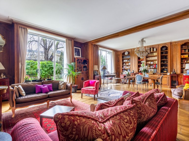 Apartment for Sale in 16th (trocadéro - Etoile - Passy), Golden Triangle - Trocadéro (8th - 16th) 2
