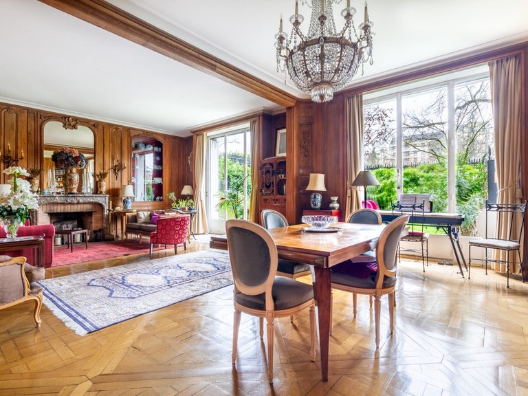 Apartment for Sale in 16th (trocadéro - Etoile - Passy), Golden Triangle - Trocadéro (8th - 16th) 3