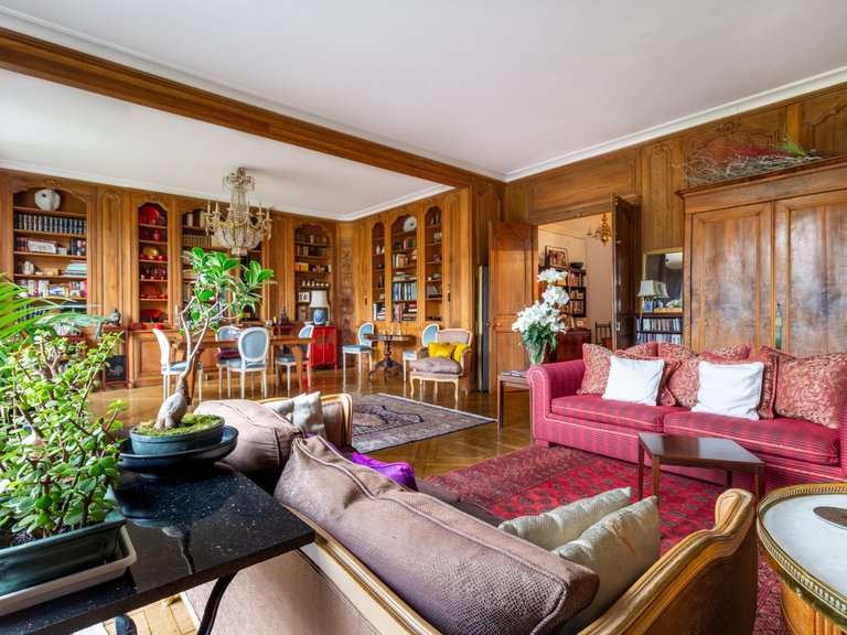 Apartment for Sale in 16th (trocadéro - Etoile - Passy), Golden Triangle - Trocadéro (8th - 16th) 5