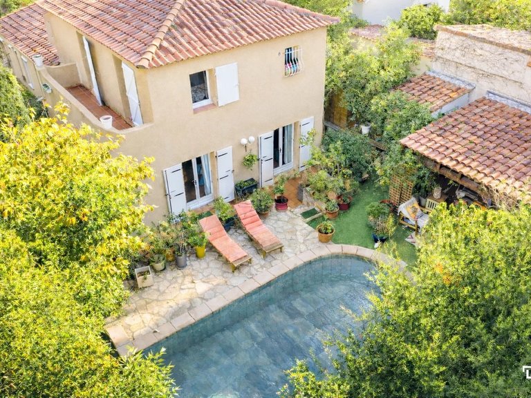 Villa for Sale in Marseille, Marseille & Cote Bleu 2