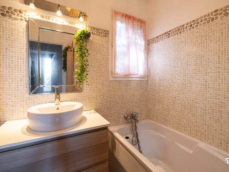Villa for Sale in Marseille, Marseille & Cote Bleu 11